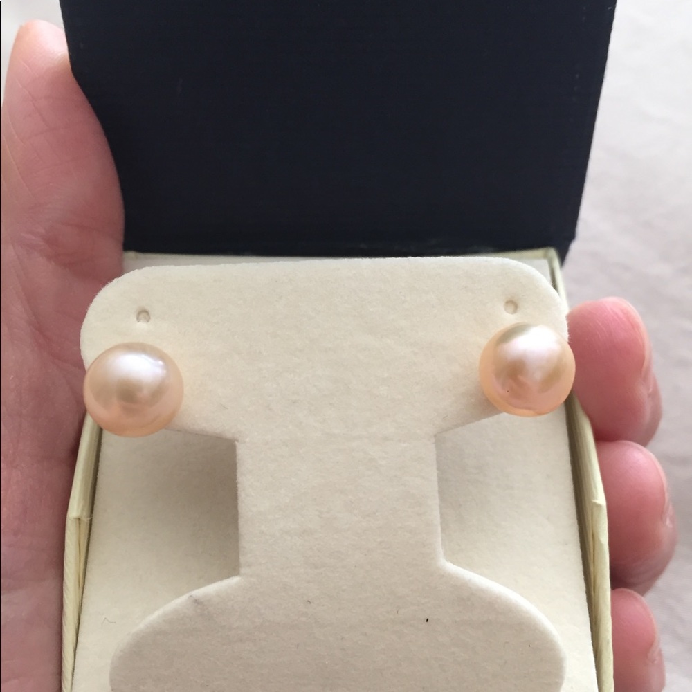 Cultured AAA 8-9 mm Pink South Sea earrings.